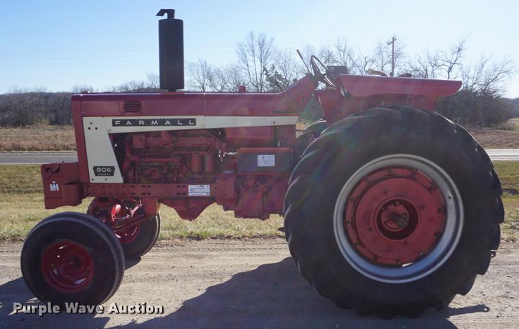 image for item DF1725 1966 Farmall 806 tractor