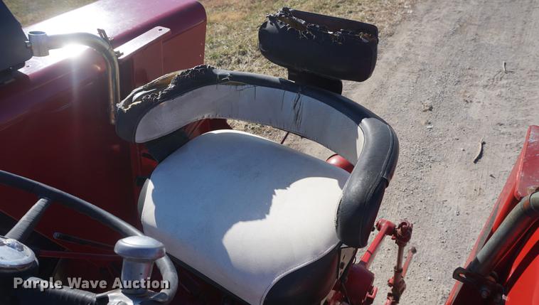 image for item DF1725 1966 Farmall 806 tractor