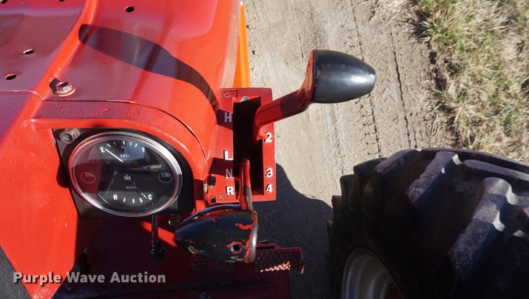 image for item DF1725 1966 Farmall 806 tractor