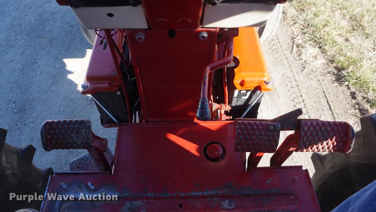 image for item DF1725 1966 Farmall 806 tractor