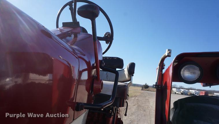 image for item DF1725 1966 Farmall 806 tractor