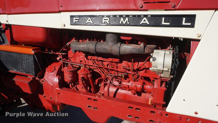 image for item DF1725 1966 Farmall 806 tractor