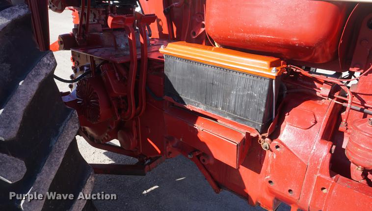 image for item DF1725 1966 Farmall 806 tractor