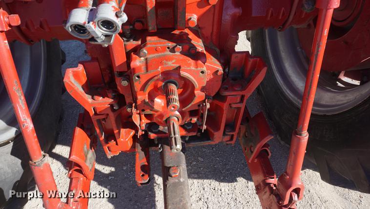 image for item DF1725 1966 Farmall 806 tractor