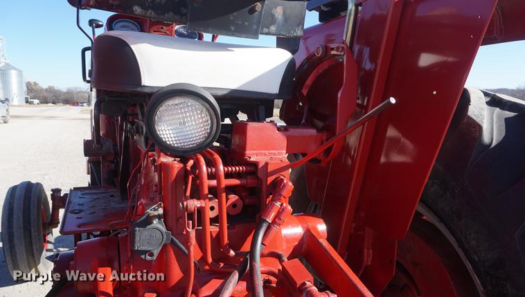 image for item DF1725 1966 Farmall 806 tractor