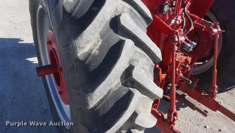 image for item DF1725 1966 Farmall 806 tractor