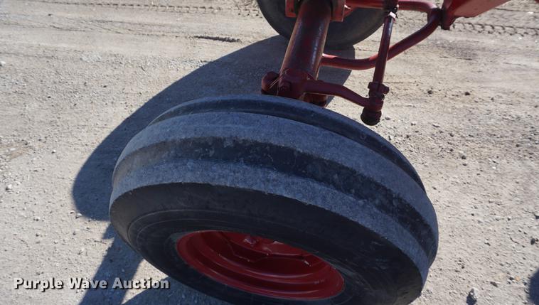 image for item DF1725 1966 Farmall 806 tractor