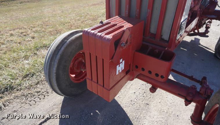image for item DF1725 1966 Farmall 806 tractor