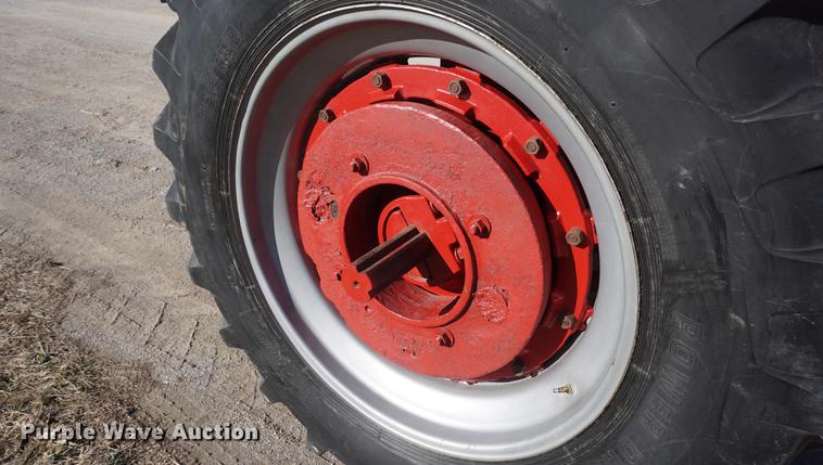 image for item DF1725 1966 Farmall 806 tractor