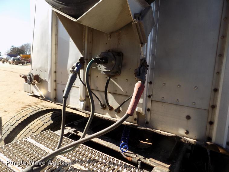 image for item DF2837 1994 Barrett Eagle Cattle Pot livestock trailer