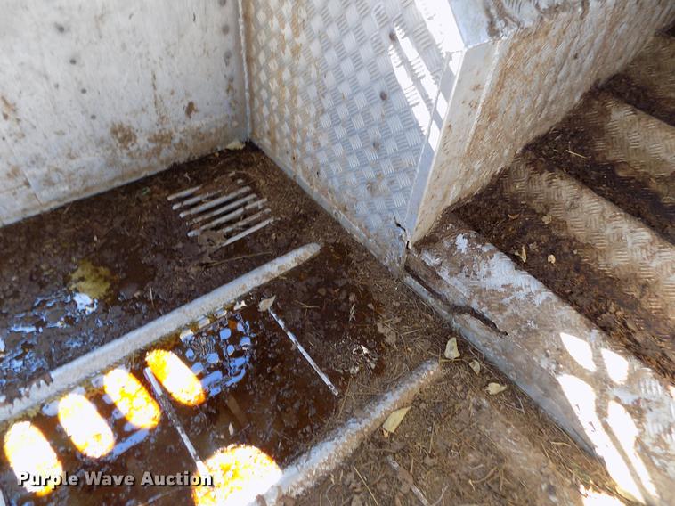 image for item DF2837 1994 Barrett Eagle Cattle Pot livestock trailer