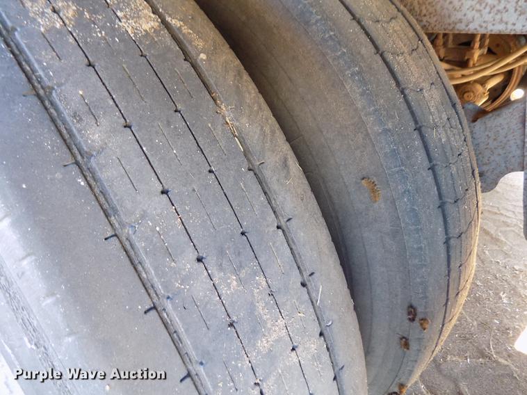 image for item DF2837 1994 Barrett Eagle Cattle Pot livestock trailer