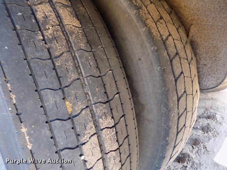 image for item DF2837 1994 Barrett Eagle Cattle Pot livestock trailer