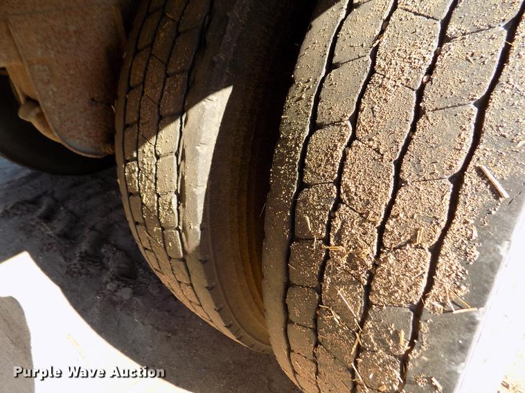 image for item DF2837 1994 Barrett Eagle Cattle Pot livestock trailer