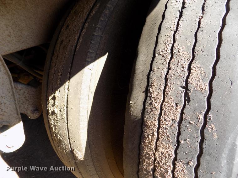image for item DF2837 1994 Barrett Eagle Cattle Pot livestock trailer