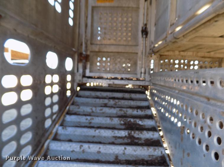 image for item DF2838 1989 Wilson livestock trailer