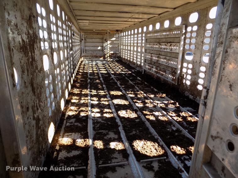image for item DF2838 1989 Wilson livestock trailer