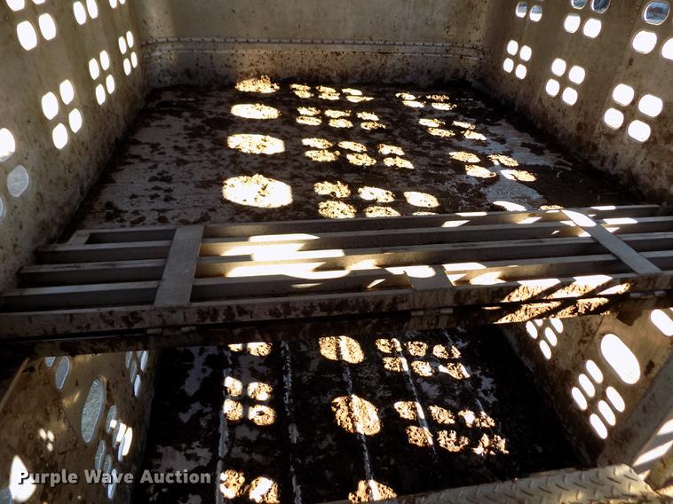 image for item DF2838 1989 Wilson livestock trailer