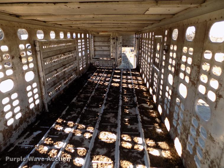 image for item DF2838 1989 Wilson livestock trailer