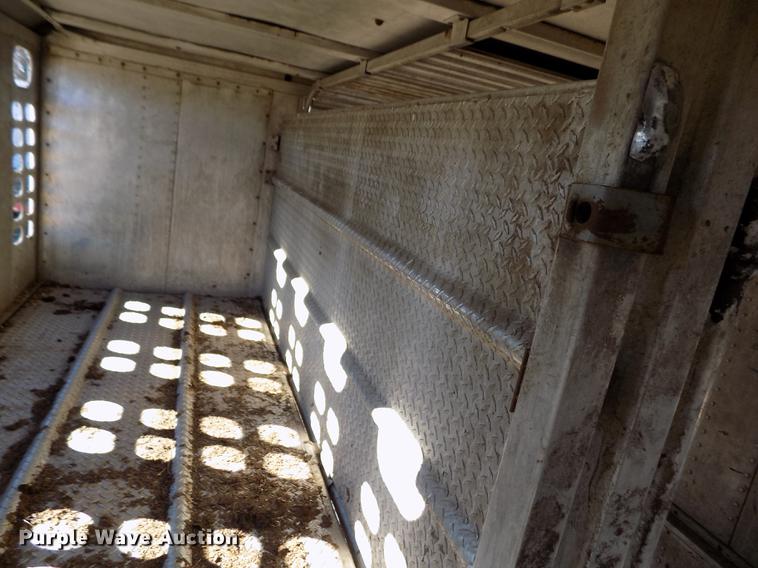 image for item DF2838 1989 Wilson livestock trailer