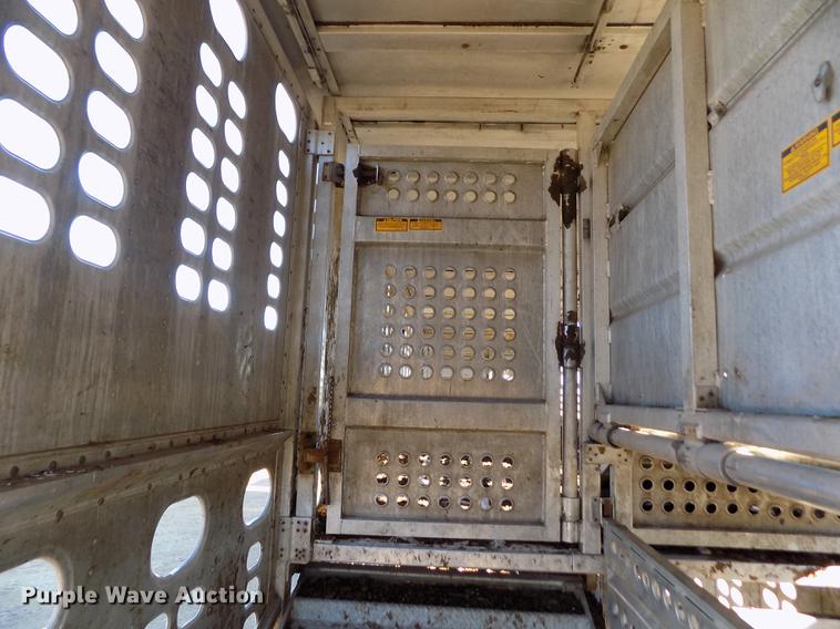 image for item DF2838 1989 Wilson livestock trailer