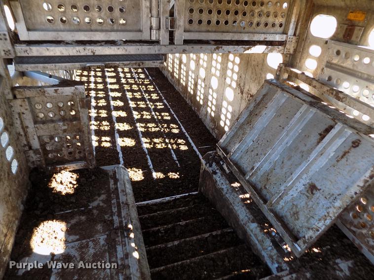 image for item DF2838 1989 Wilson livestock trailer