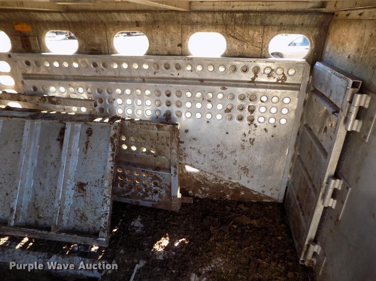 image for item DF2838 1989 Wilson livestock trailer