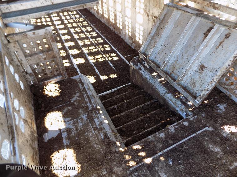 image for item DF2838 1989 Wilson livestock trailer