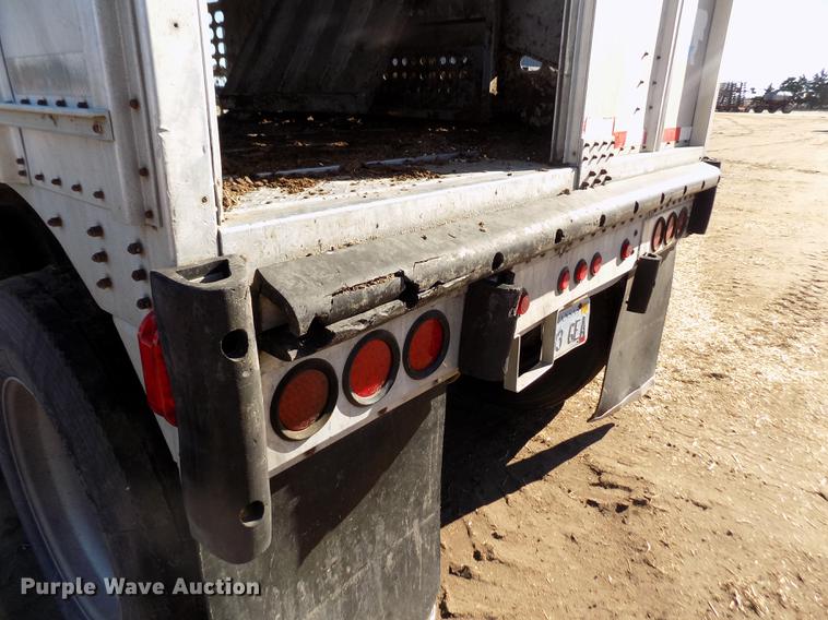 image for item DF2838 1989 Wilson livestock trailer