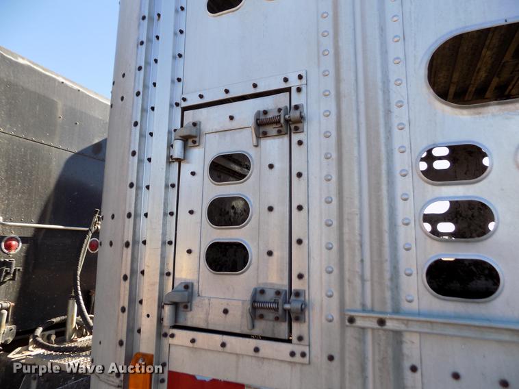 image for item DF2838 1989 Wilson livestock trailer