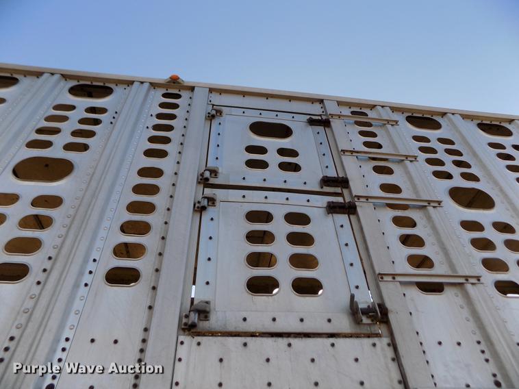 image for item DF2838 1989 Wilson livestock trailer