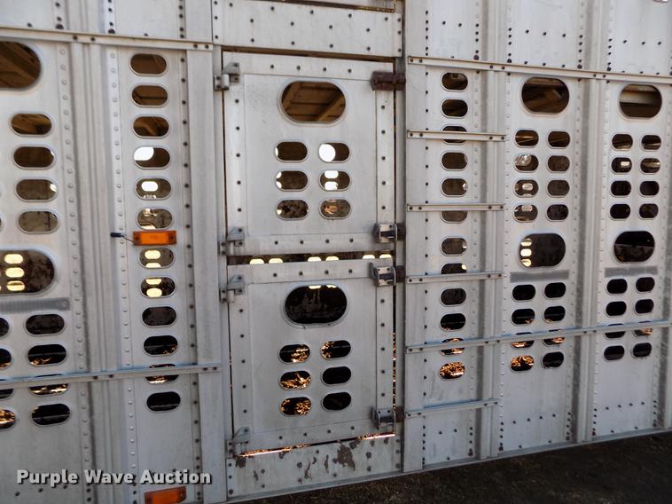 image for item DF2838 1989 Wilson livestock trailer