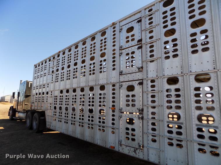 image for item DF2838 1989 Wilson livestock trailer