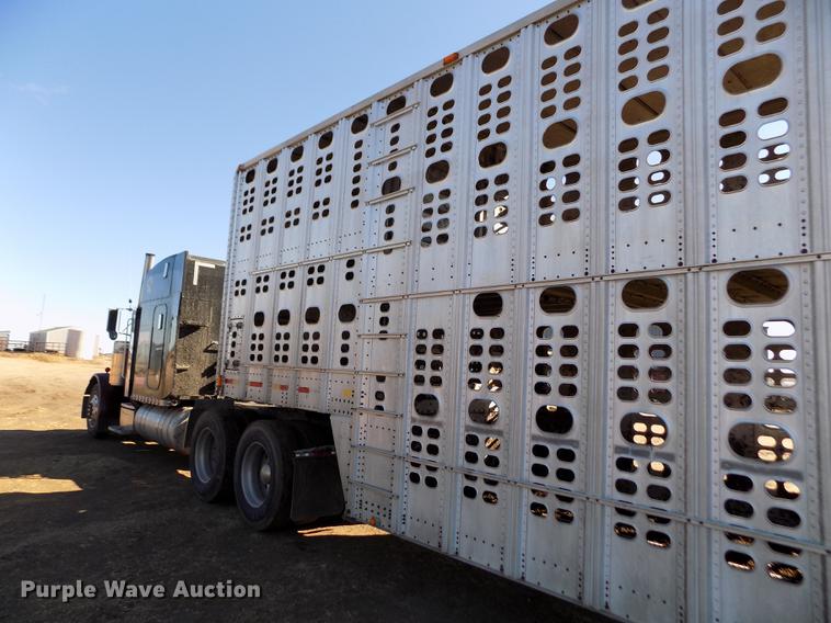 image for item DF2838 1989 Wilson livestock trailer
