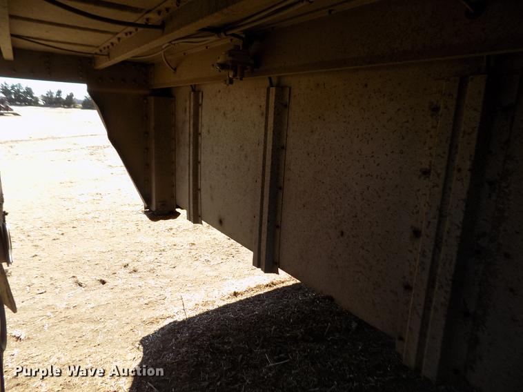 image for item DF2838 1989 Wilson livestock trailer