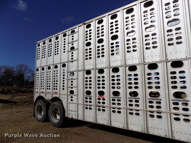 image for item DF2838 1989 Wilson livestock trailer