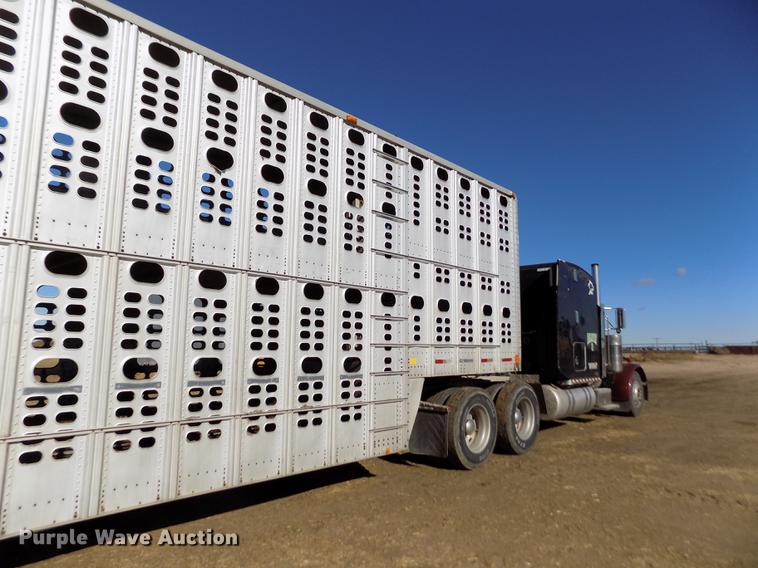 image for item DF2838 1989 Wilson livestock trailer