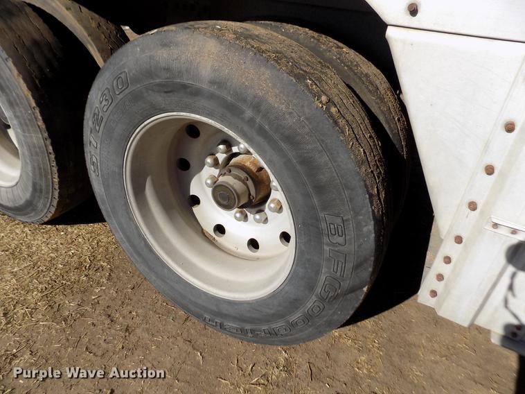 image for item DF2838 1989 Wilson livestock trailer