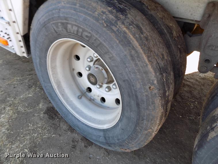 image for item DF2838 1989 Wilson livestock trailer