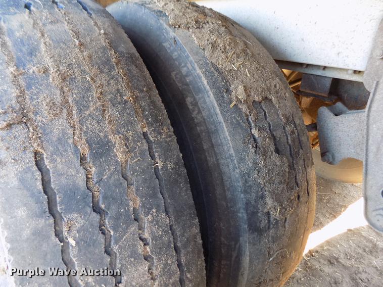 image for item DF2838 1989 Wilson livestock trailer