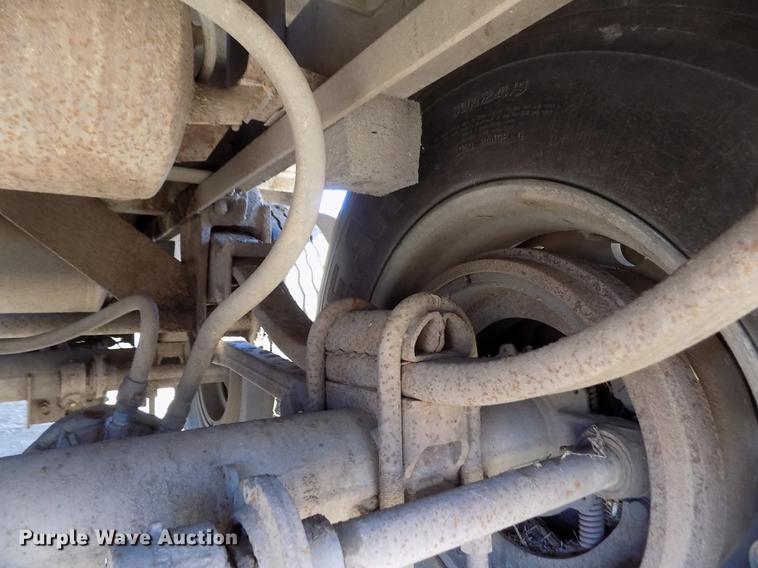 image for item DF2838 1989 Wilson livestock trailer