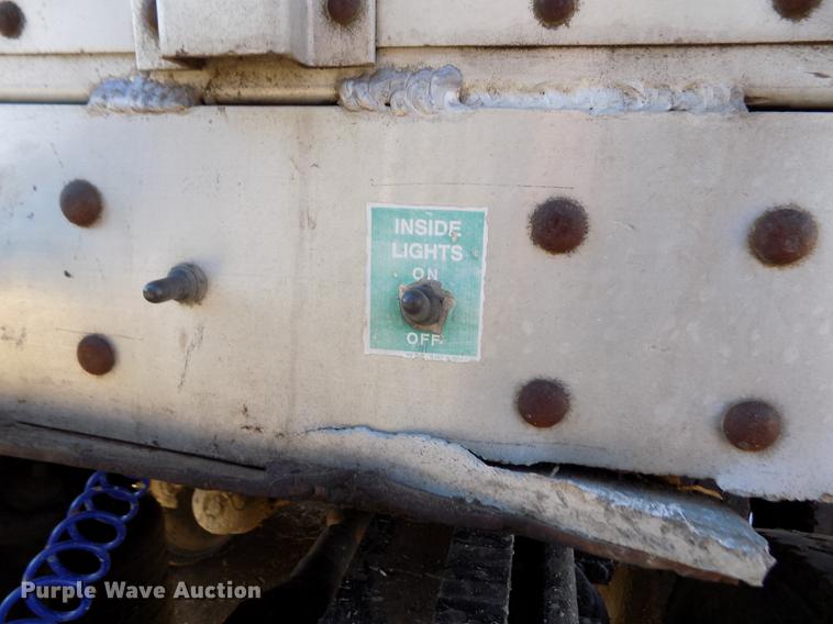 image for item DF2838 1989 Wilson livestock trailer