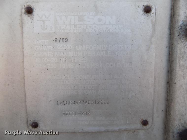 image for item DF2838 1989 Wilson livestock trailer