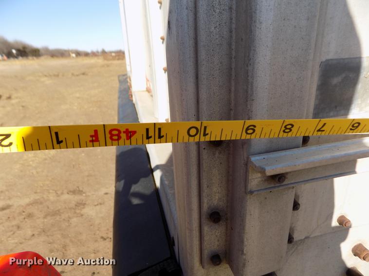 image for item DF2838 1989 Wilson livestock trailer