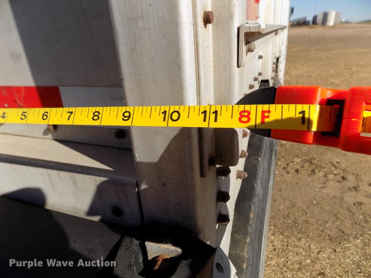 image for item DF2838 1989 Wilson livestock trailer