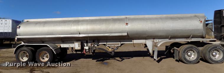 image for item DF2839 1956 Fruehauf tank trailer