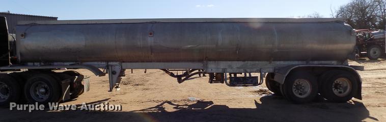 image for item DF2839 1956 Fruehauf tank trailer