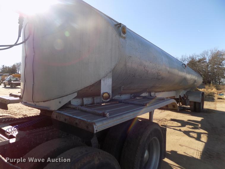 image for item DF2839 1956 Fruehauf tank trailer