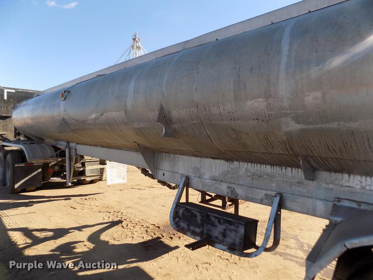 image for item DF2839 1956 Fruehauf tank trailer