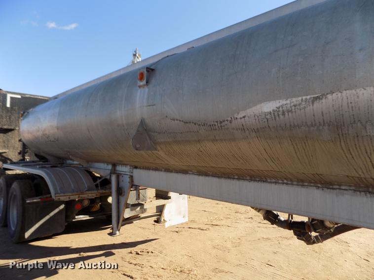 image for item DF2839 1956 Fruehauf tank trailer
